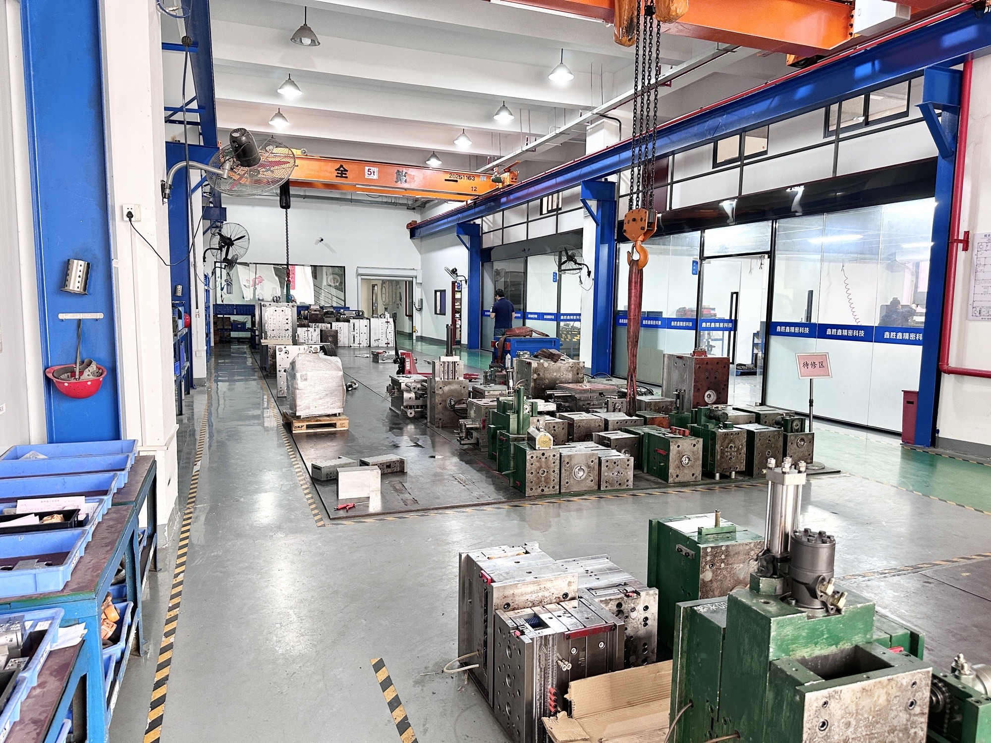 Hongye injection mold assembly and maintenance workshop in Xiamen